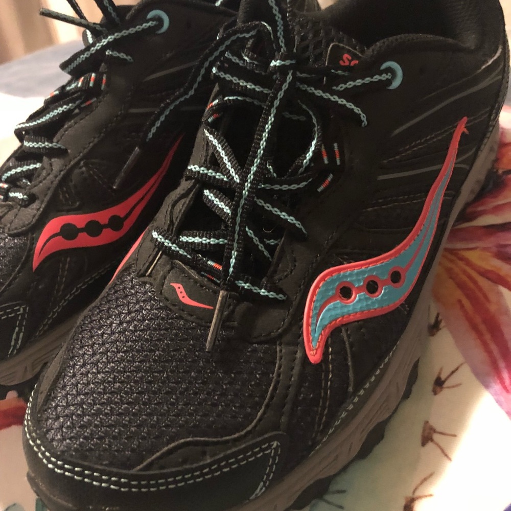 Saucony grid escape